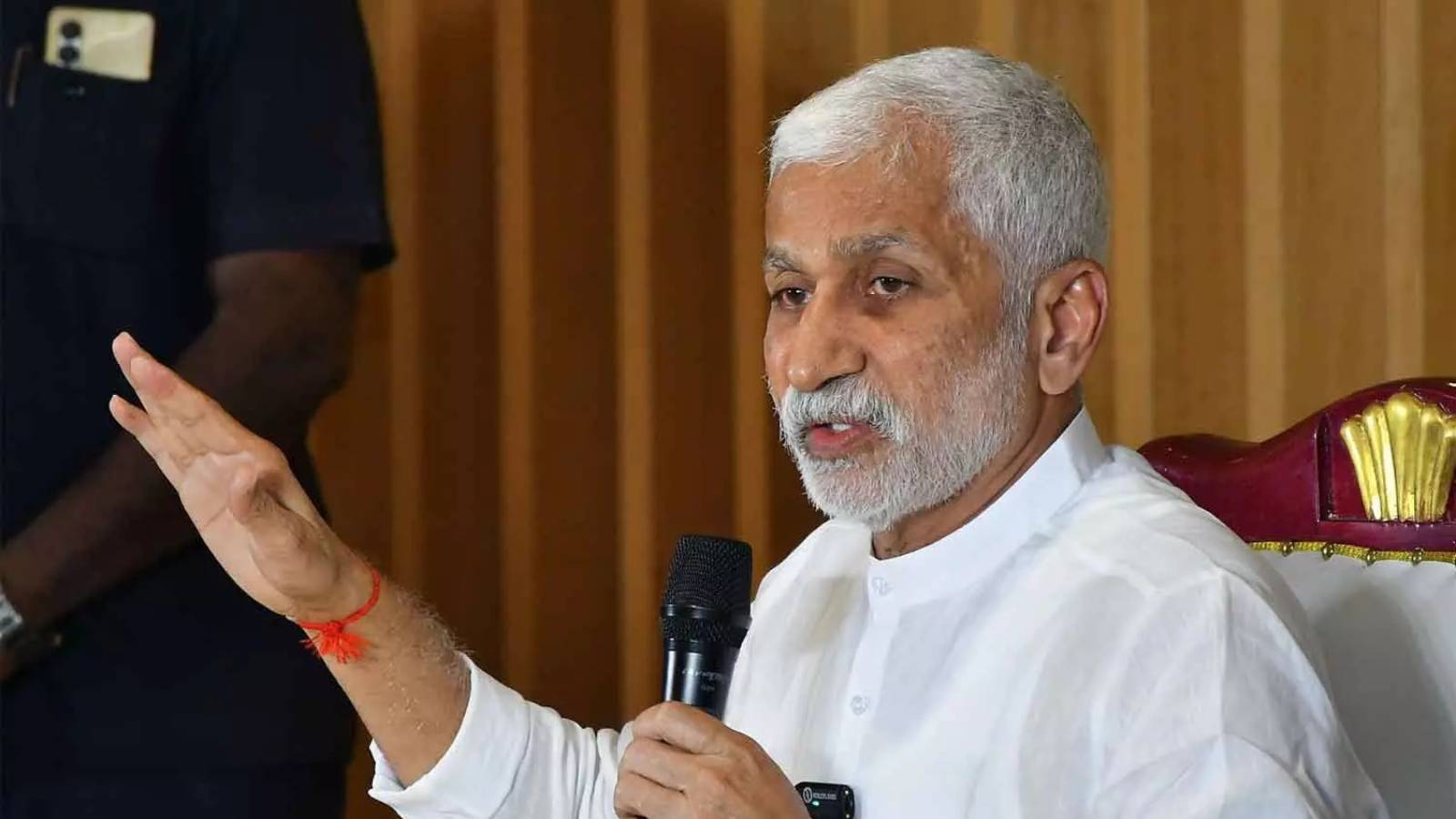 సాయిరెడ్డి టార్గెట్ సజ్జలా.? జగనా.? సాయిరెడ్డి టార్గెట్ సజ్జలా.? జగనా.?