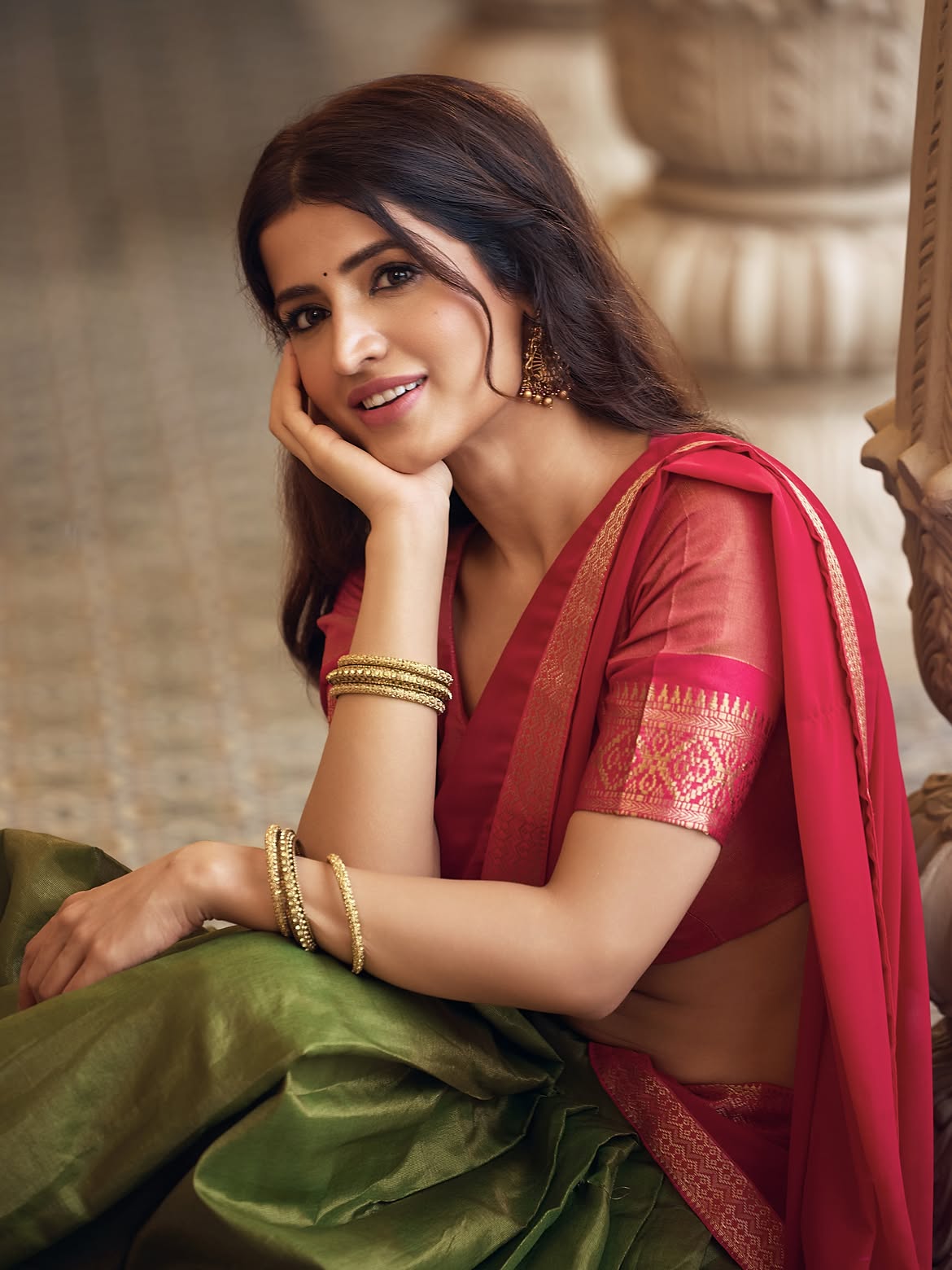 Vinali Bhatnagar Gives A Soft Smile In Pink Saree!