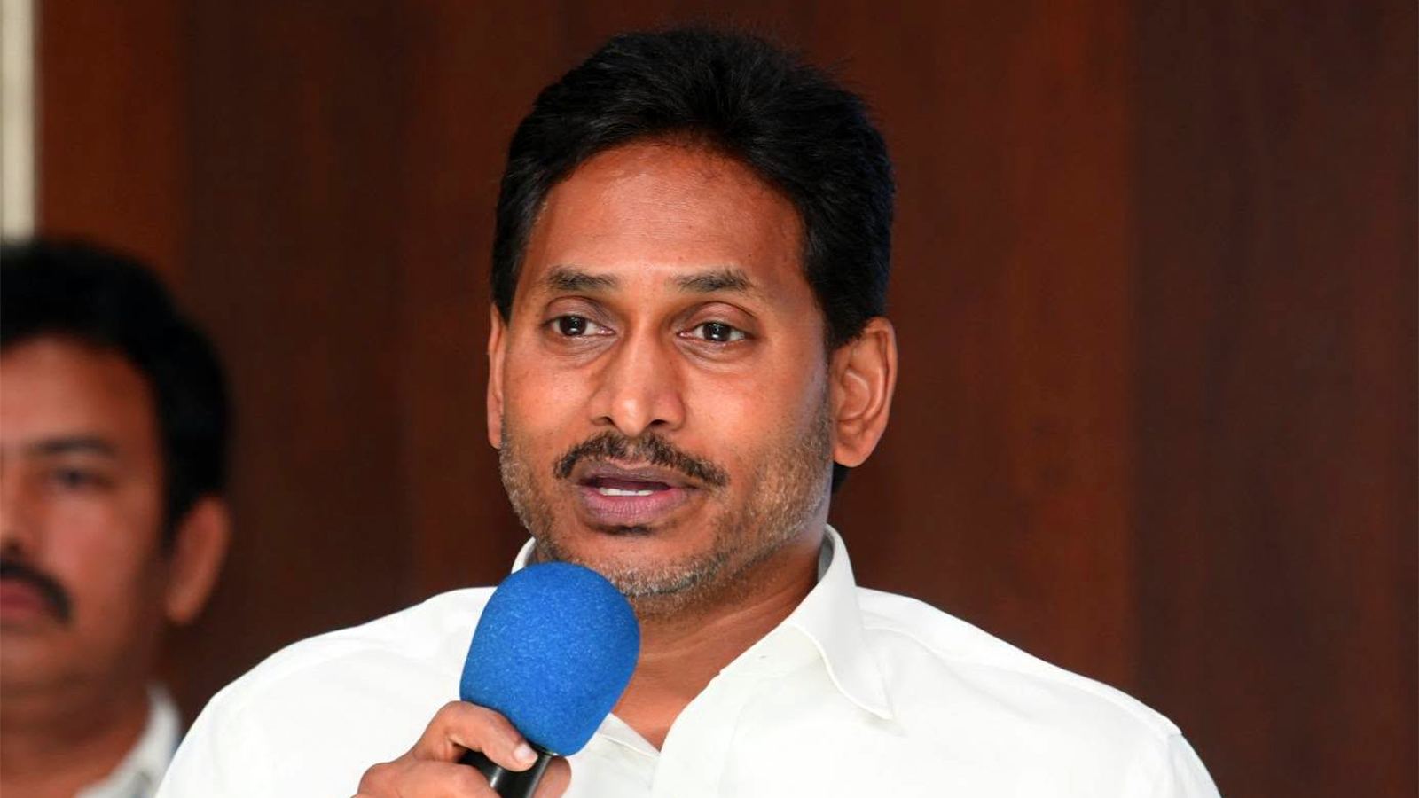 వైసీపీ ప్రకటనలే ఆ పార్టీకి రాజకీయ సమాధులవుతున్నాయా.?