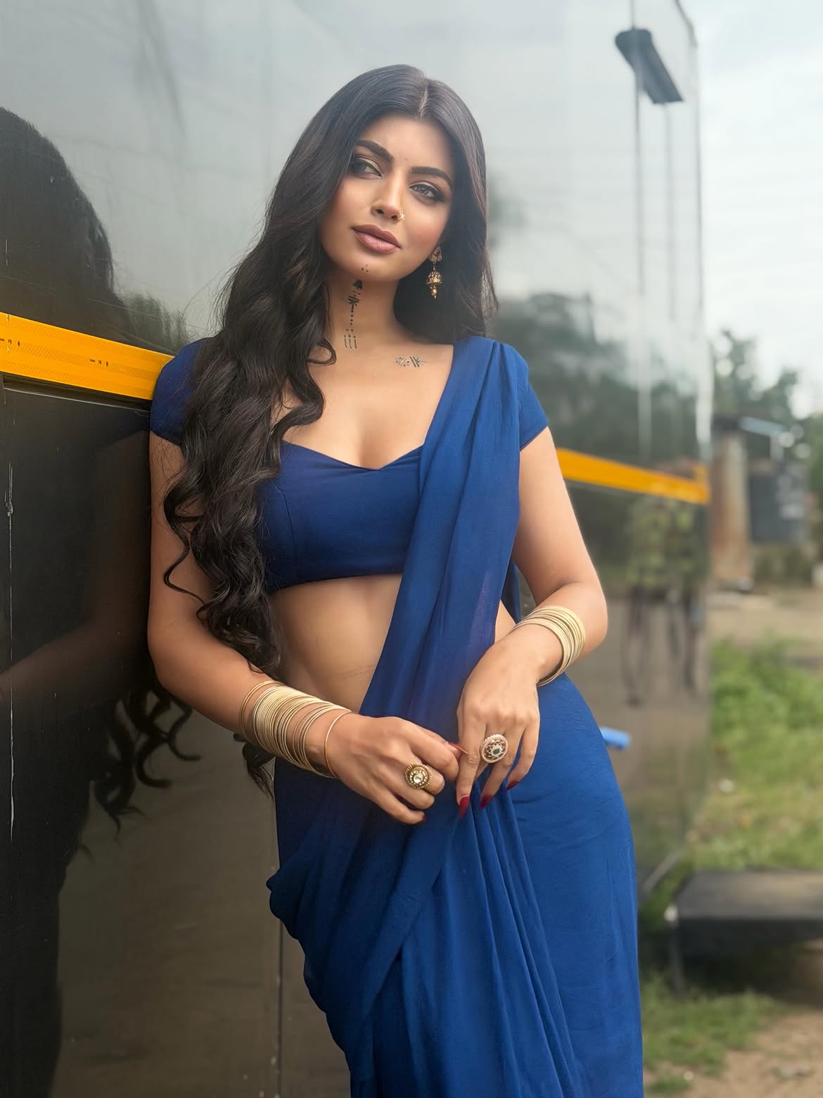 Akanksha Puri Poses In A Royal Blue Saree Look!!