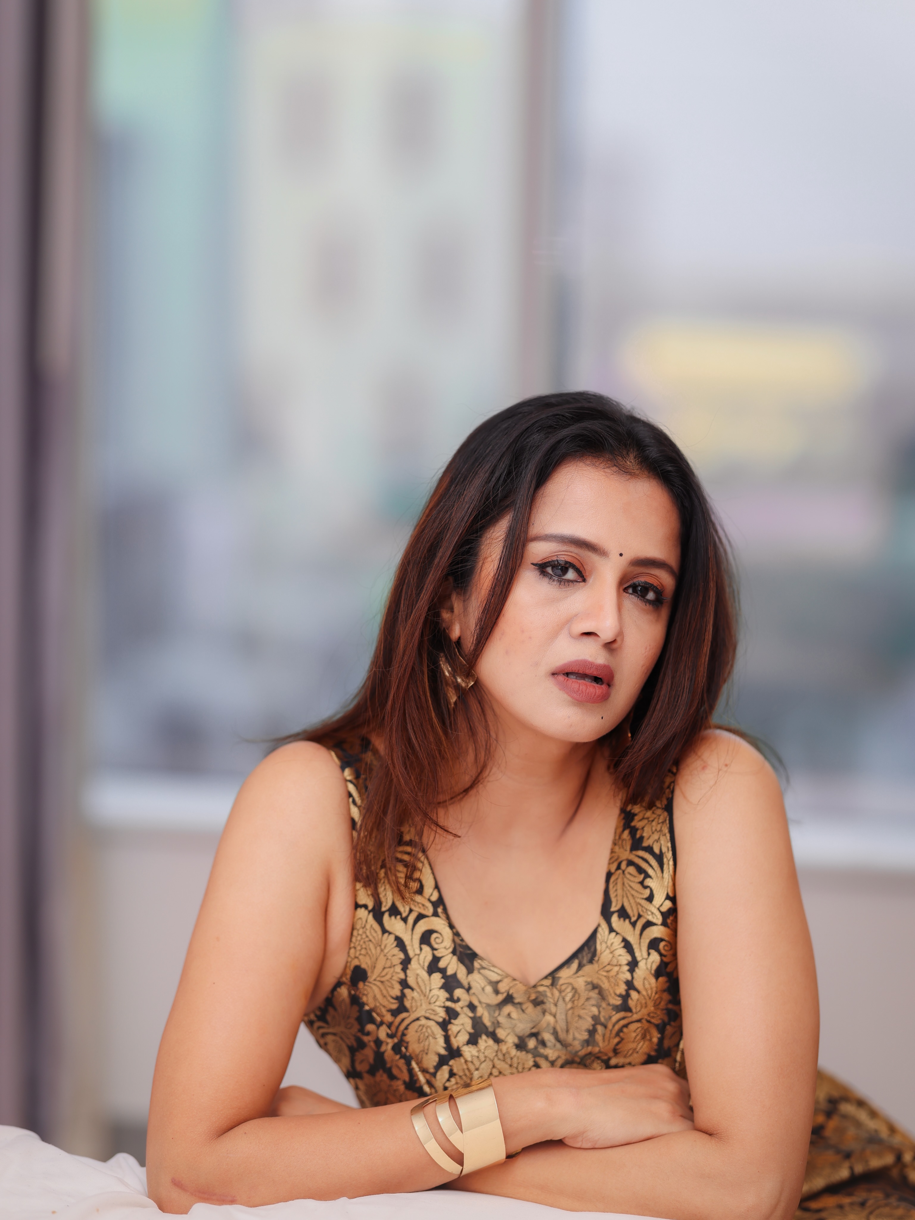 Anjana Rangan Gives A Calm Side Glance In Gold!!