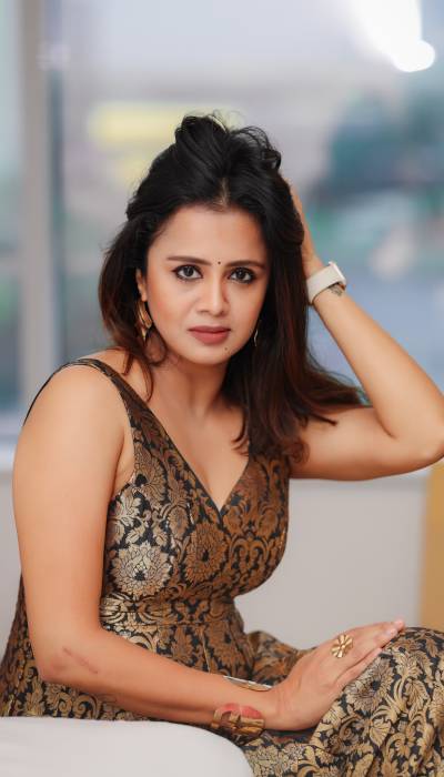 Pics: Anjana Rangan Brings Bold Glam In Black And Gold!!