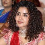 ఇంటర్వ్యూలు ఇవ్వడానికి ఇన్నేసి రూల్సేంటి అనుపమ?