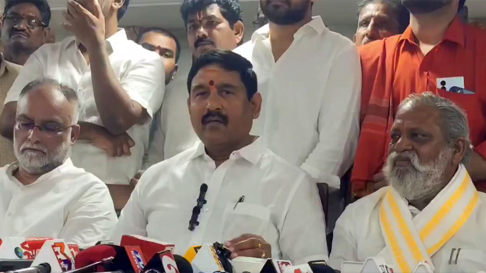 వైసీపీలో ఇంత ఆవేదన, అసహనం పేరుకుపోయుందా?