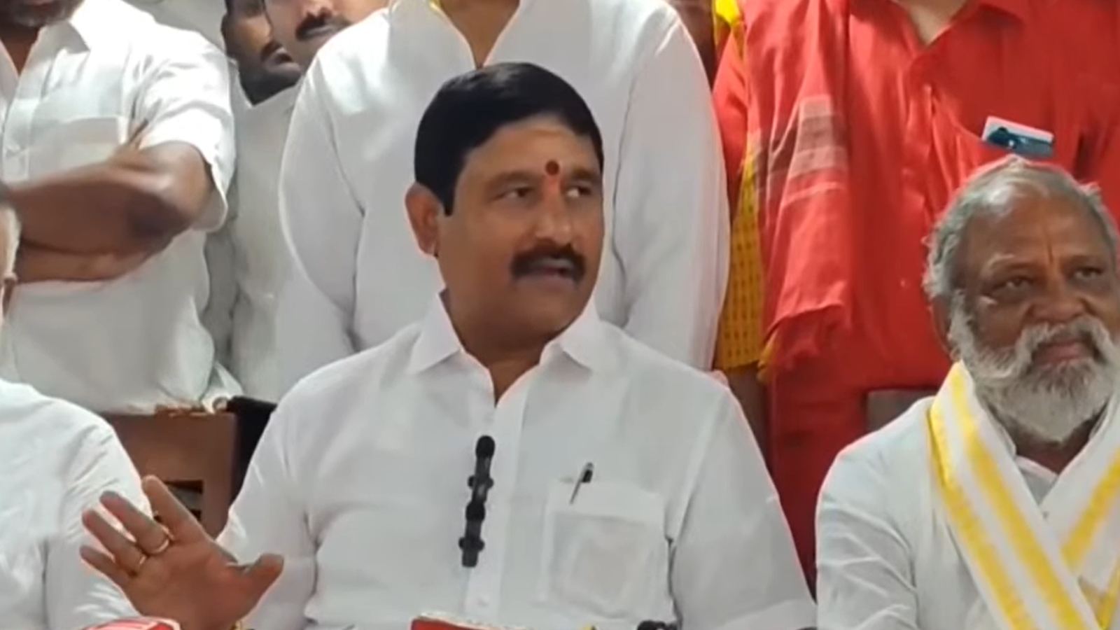 Appalanaidu alleges spending on crowds for Jagan visits
