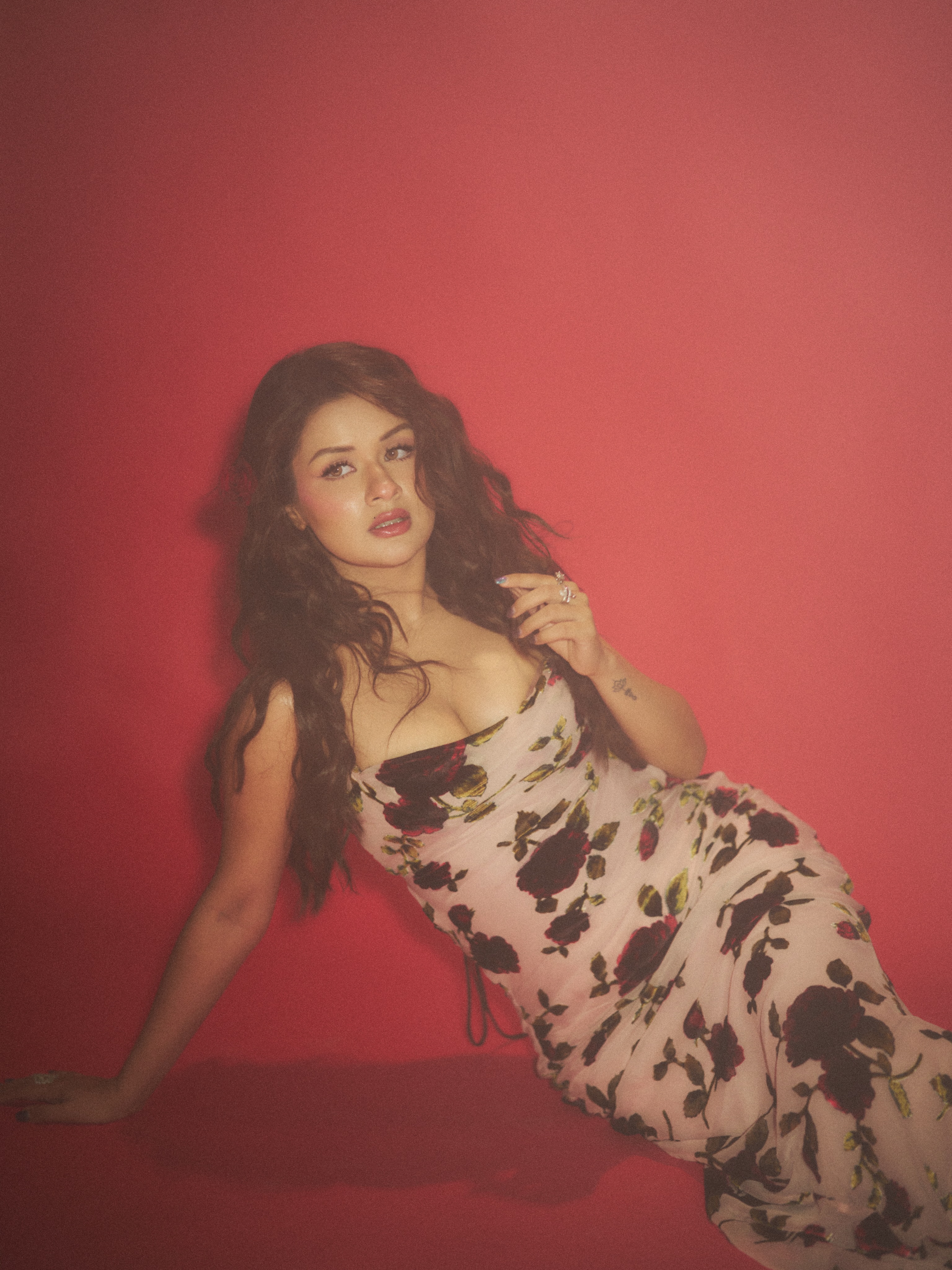 Avneet Kaur Gives A Side Glance Against Red Hues