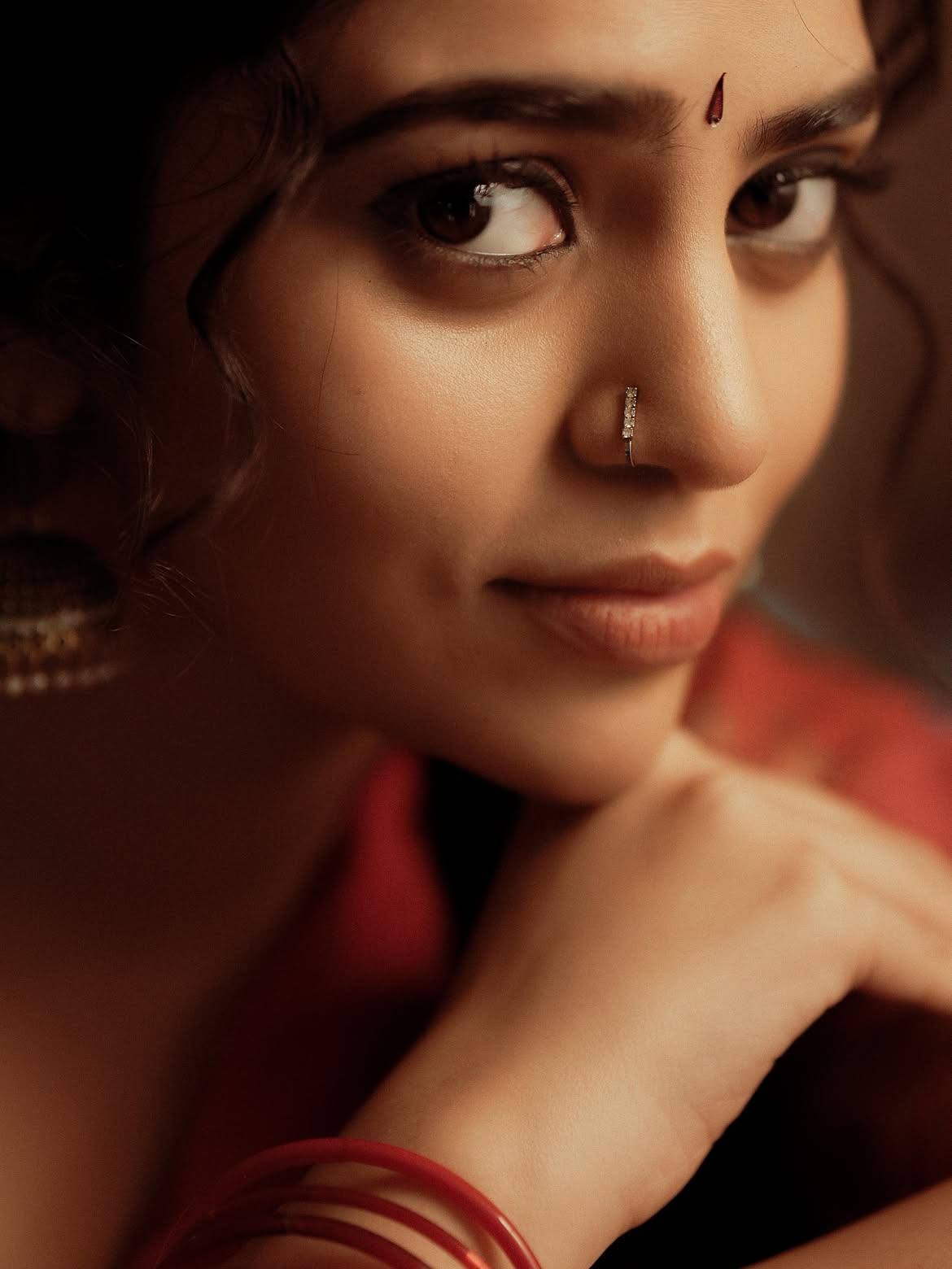 Bandhavi Sridhar Shows Retro Glam In A Red Saree