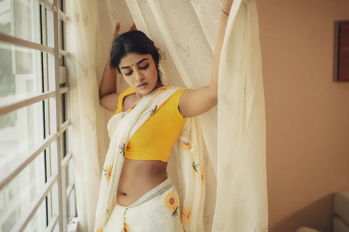 Classic Side Pose In White Drape With Fresh Glam