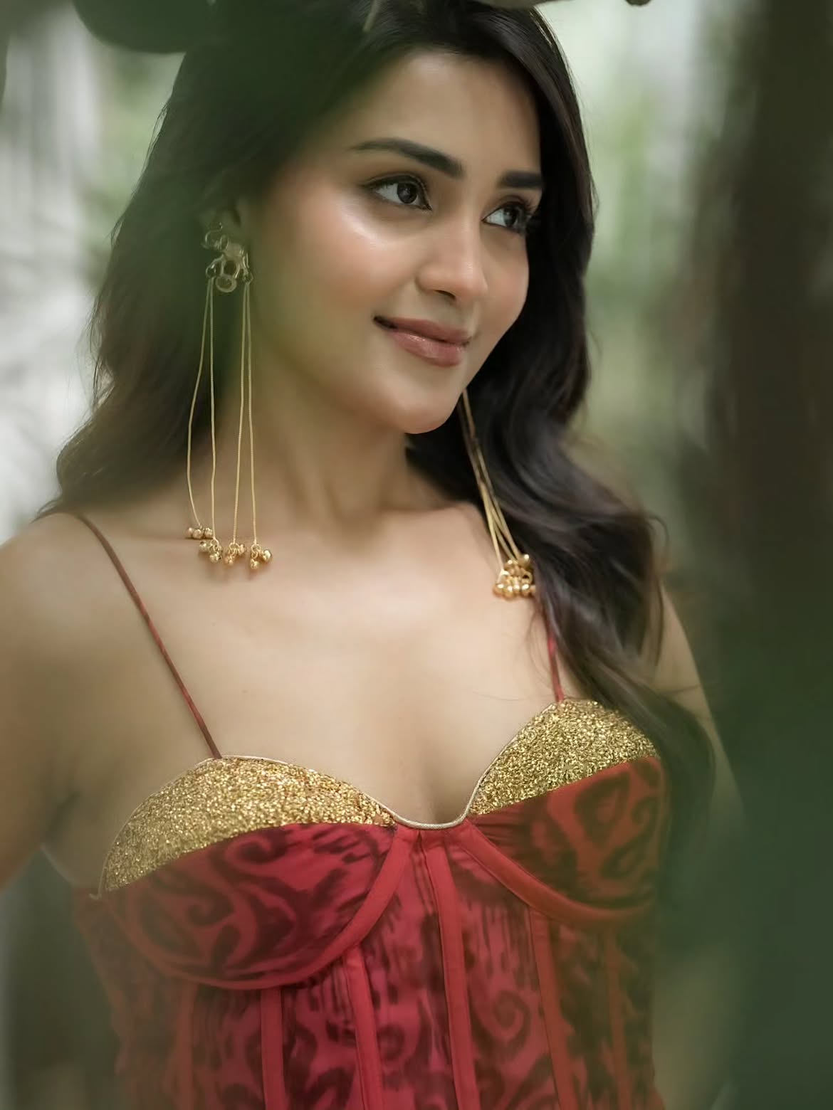 Dharshna Sripal Glows In A Red And Gold Corset!