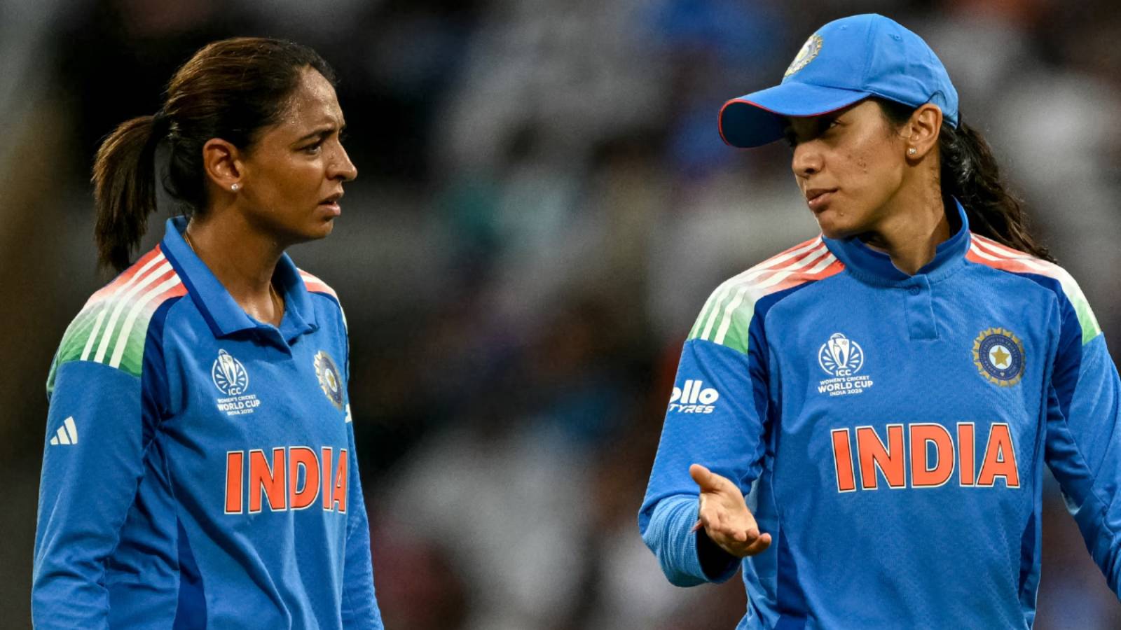 Harmanpreet Kaur Smriti Mandhana post-match handshake