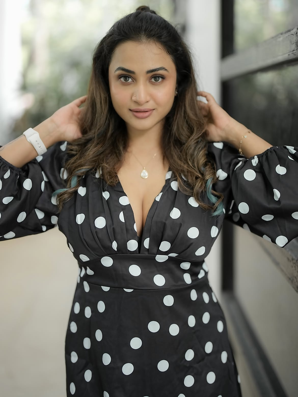 Janani Ashok Kumar Poses With Hands In Her Hair!
