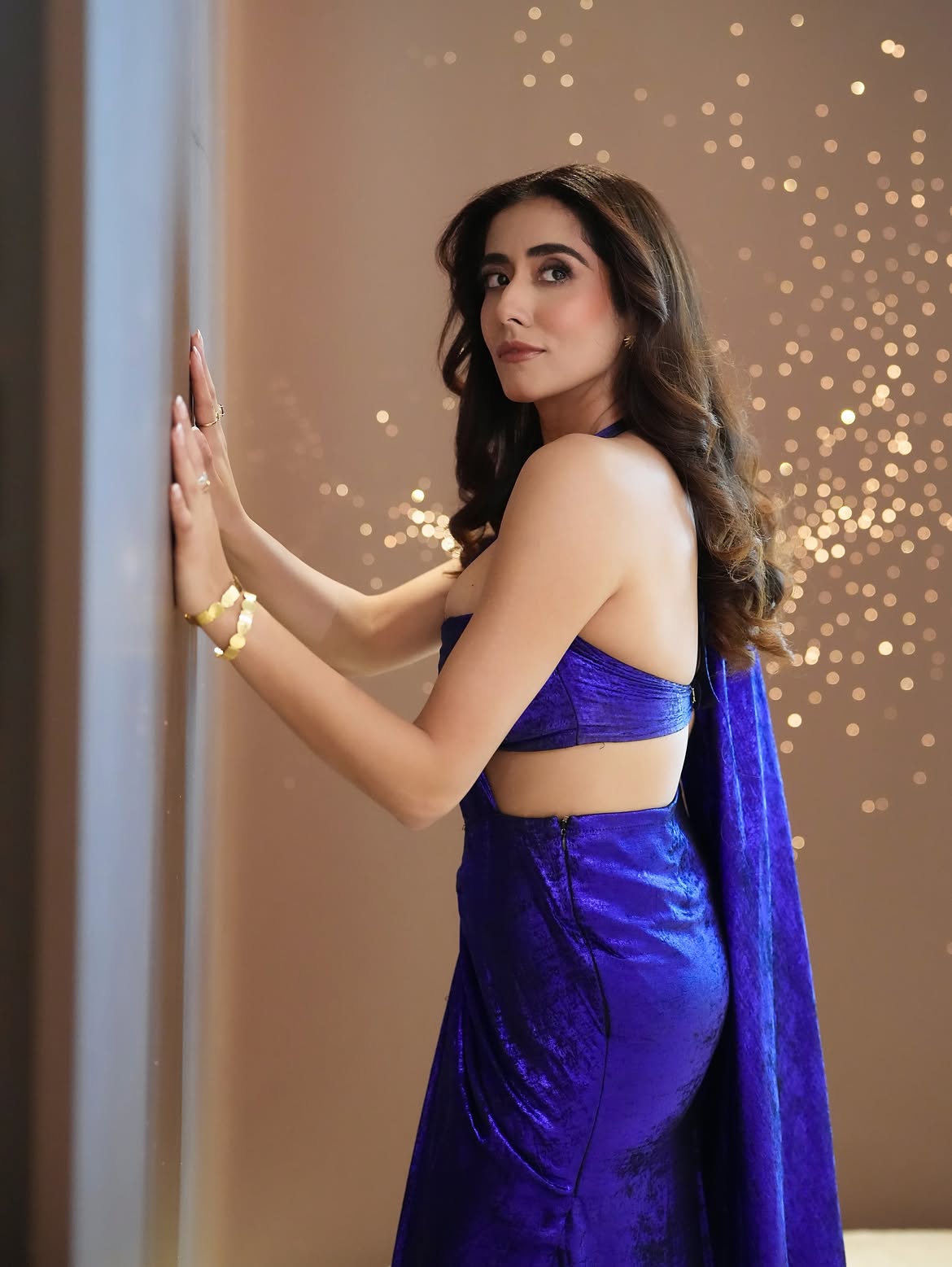 Jonita Gandhi Shows A Chic Purple Side Profile!!