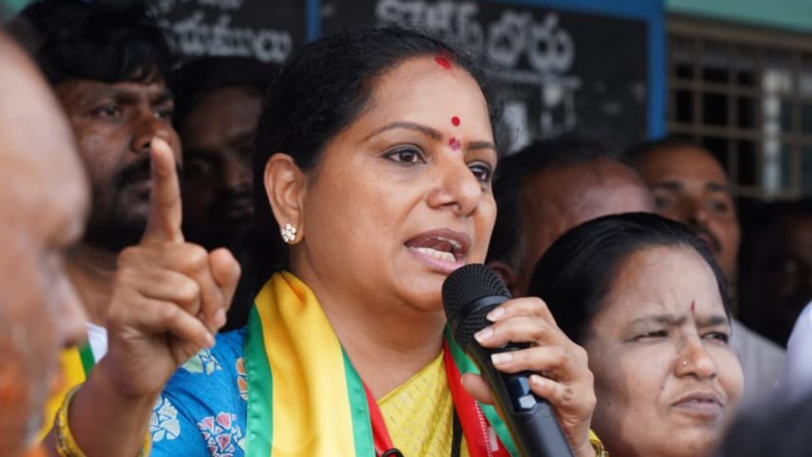 Kalvakuntla Kavitha faces a political setback as KTR receives the Dubai Bathukamma invitation and BRS leaders prepare to attend the celebrations.