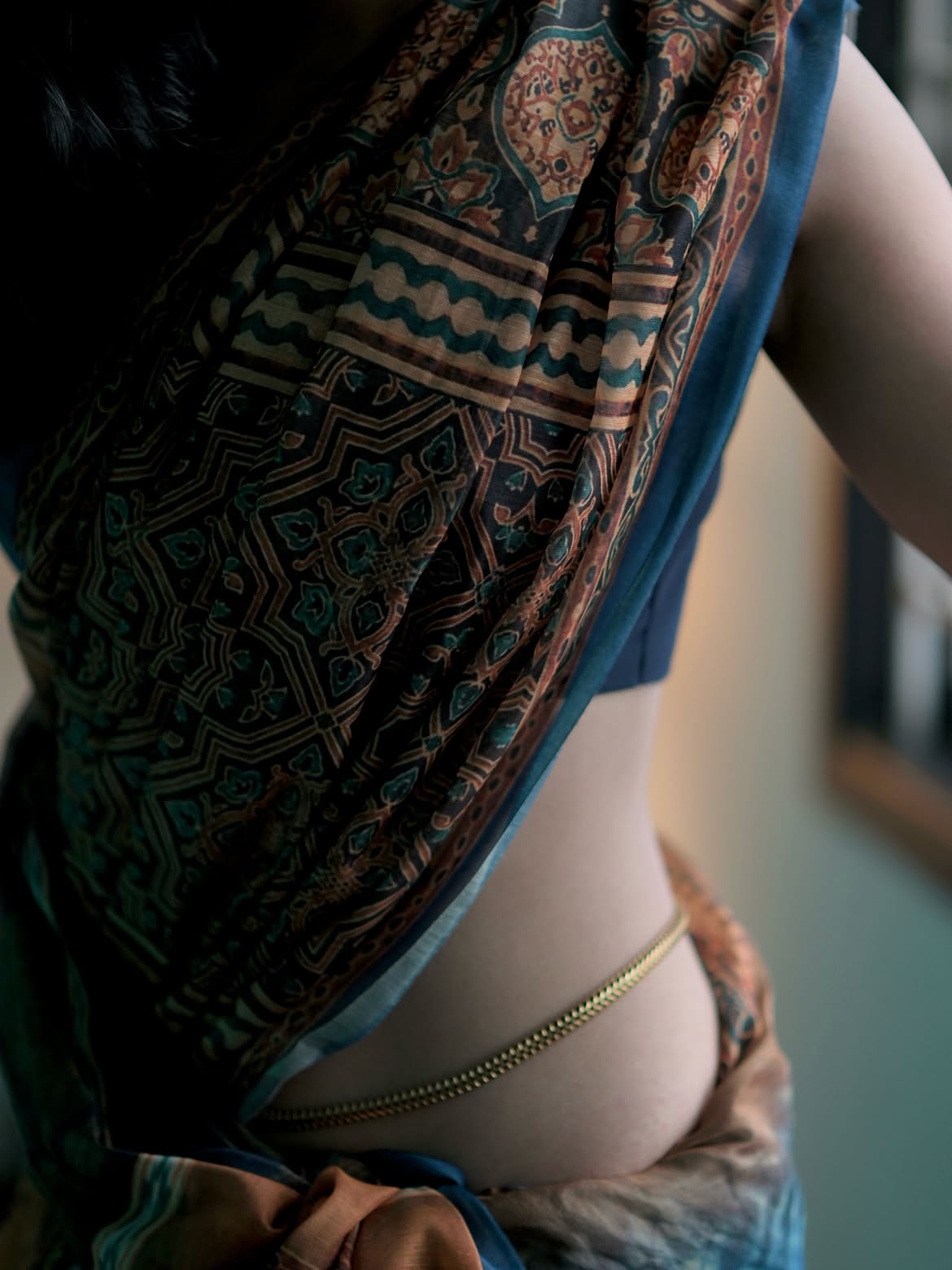 Madhuri Jain Wears Gold Waist Chain With A Saree