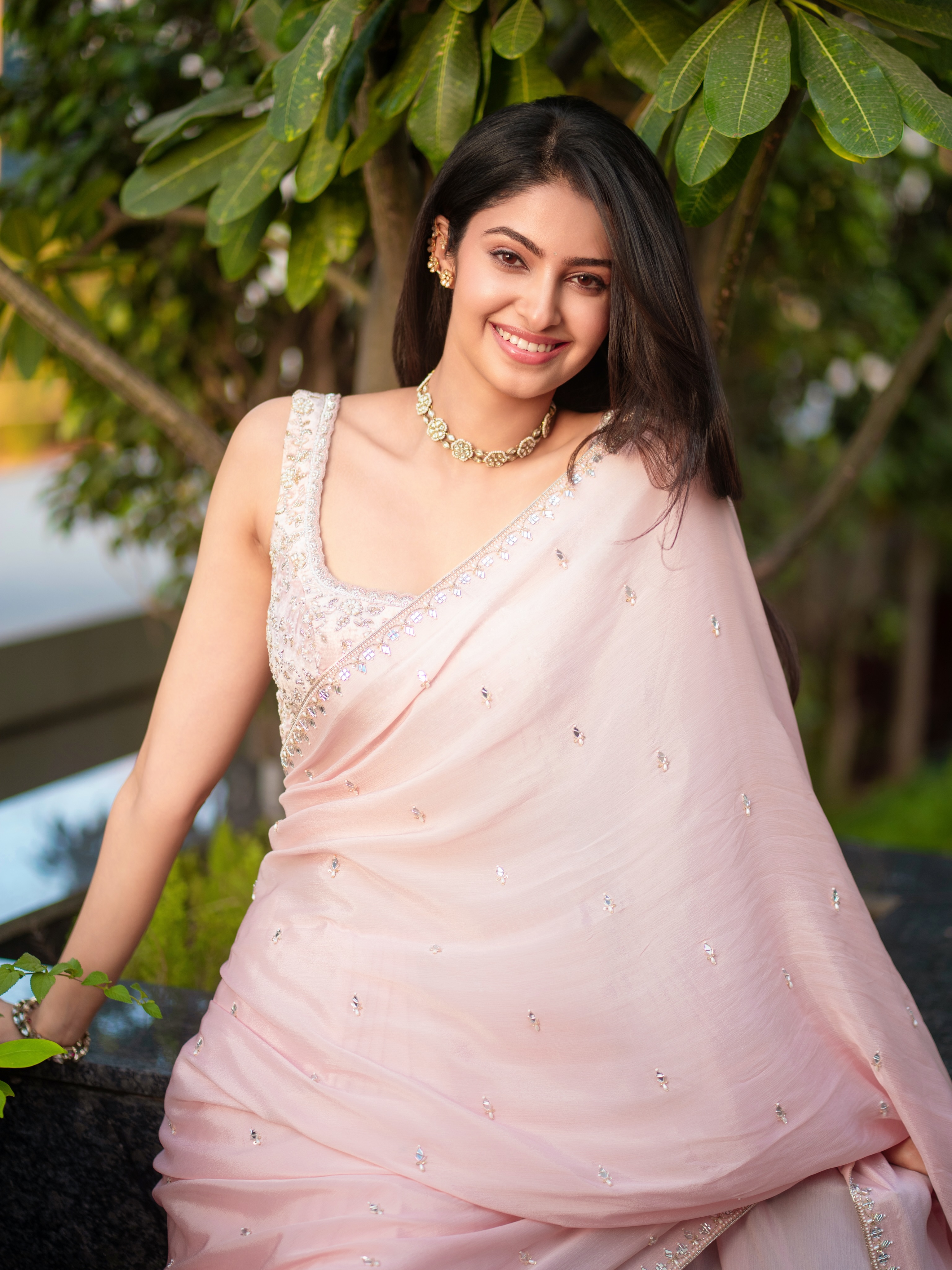 Manasa Varanasi Shows A Chic Embroidered Blouse!
