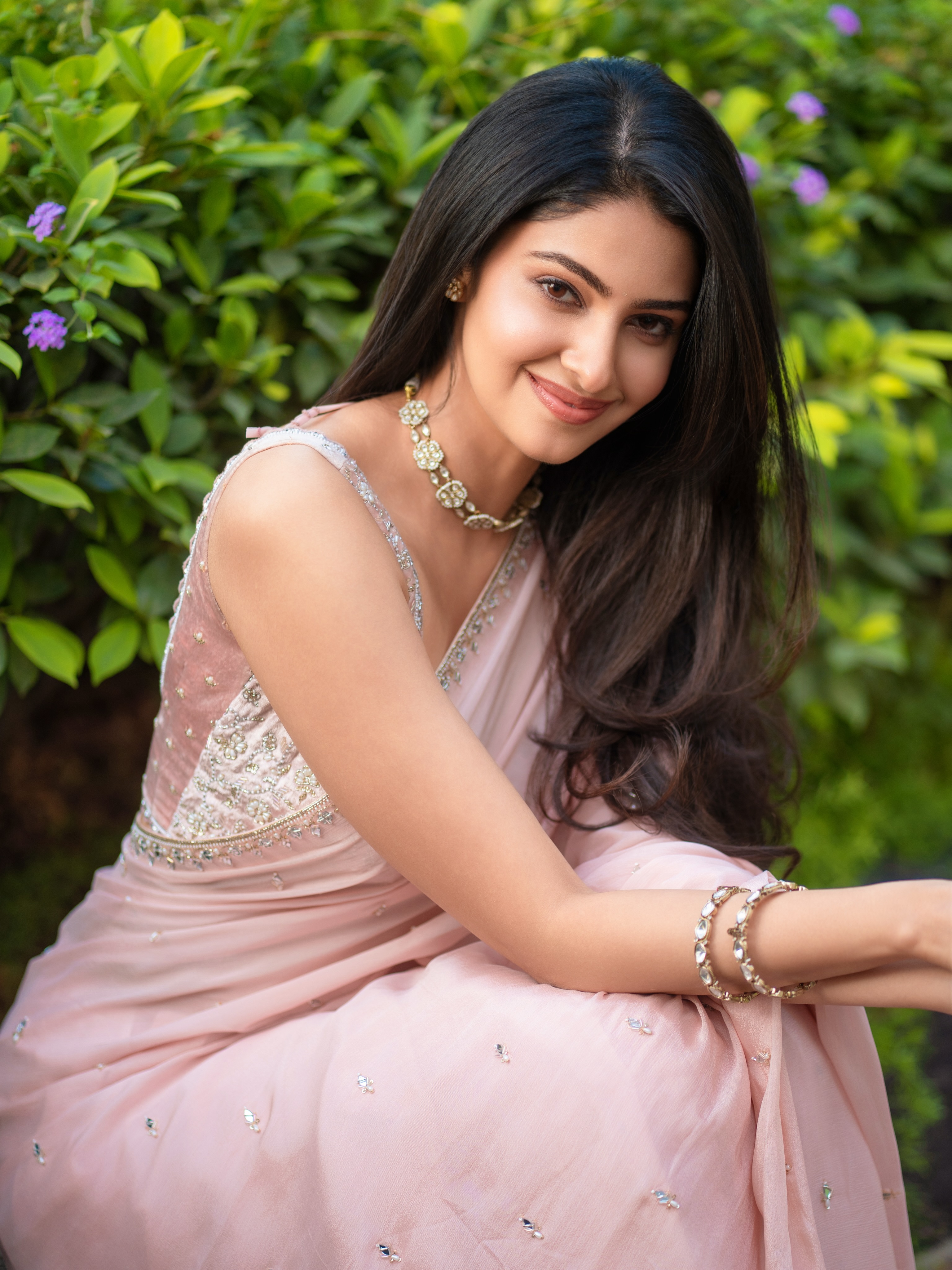 Manasa Varanasi Styles A Pastel Saree With Ease!