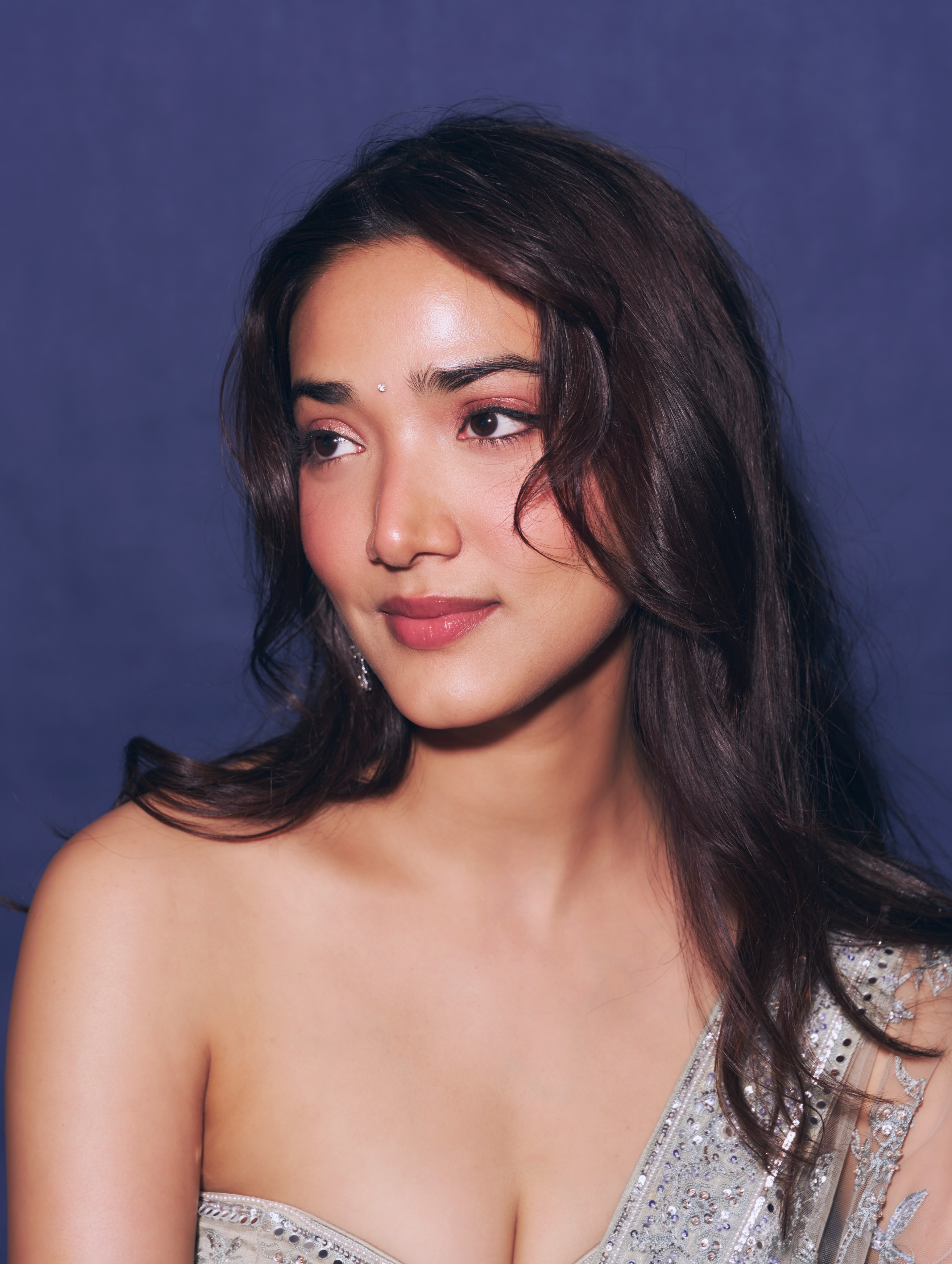 Medha Shankr Gives A Soft Smile In A Portrait!!!