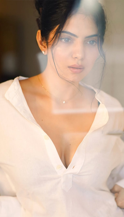 Pics: Misha Brings A Bold Twist To Casual Chic!!!