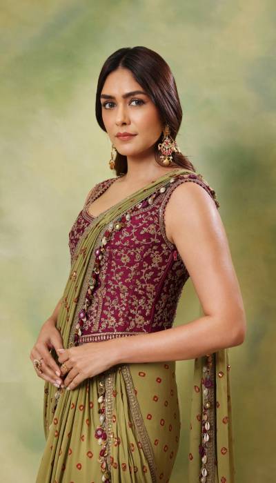Pics: Mrunal Thakur Turns Ethnic Elegance Into Pure Fire