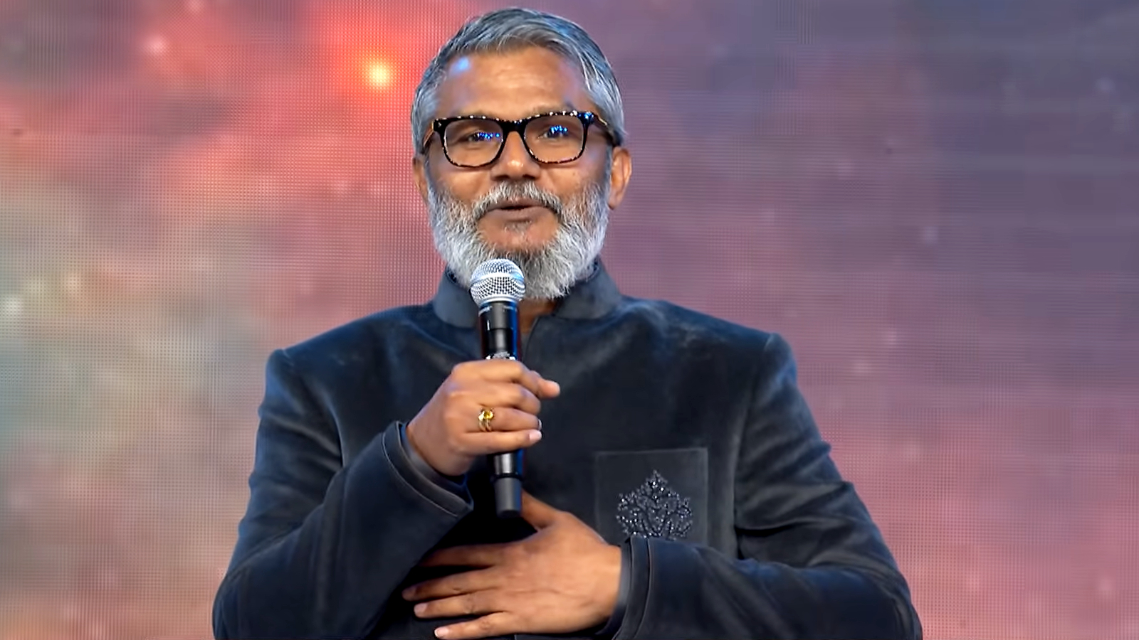 Nitesh Tiwari sings a Geethanjali song at Ramayana event