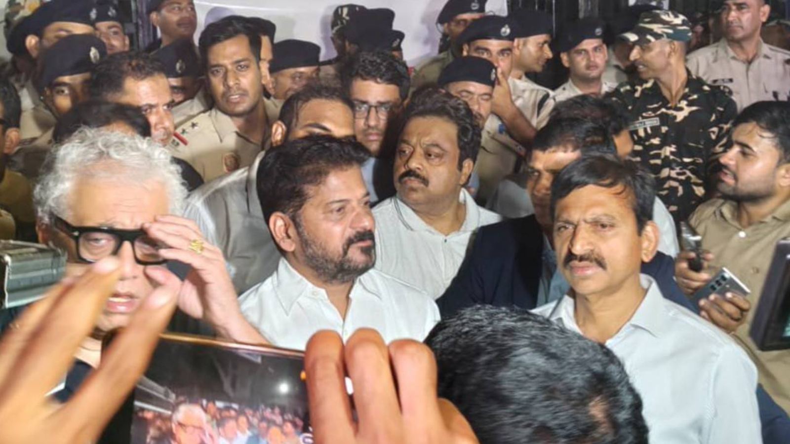 రాహుల్ కోసం రేవంత్… రిస్క్ తీసుకుంటున్నారా?