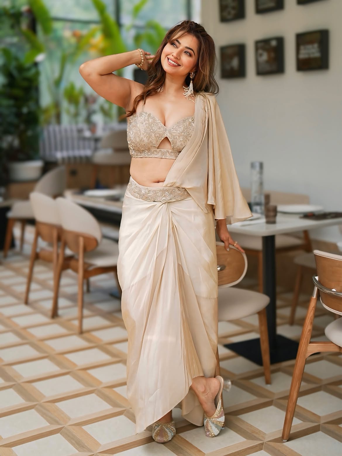 Ridhima Tiwari Shines In Ivory Saree And Tassels