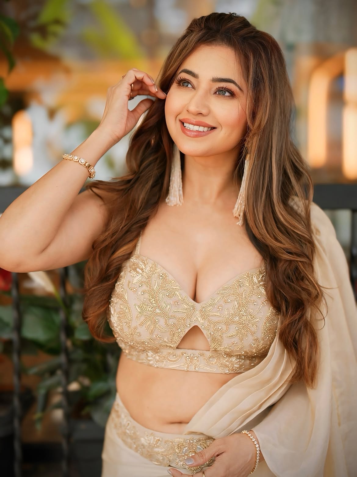 Ridhima Tiwari Shines With Chic Ivory Saree Look