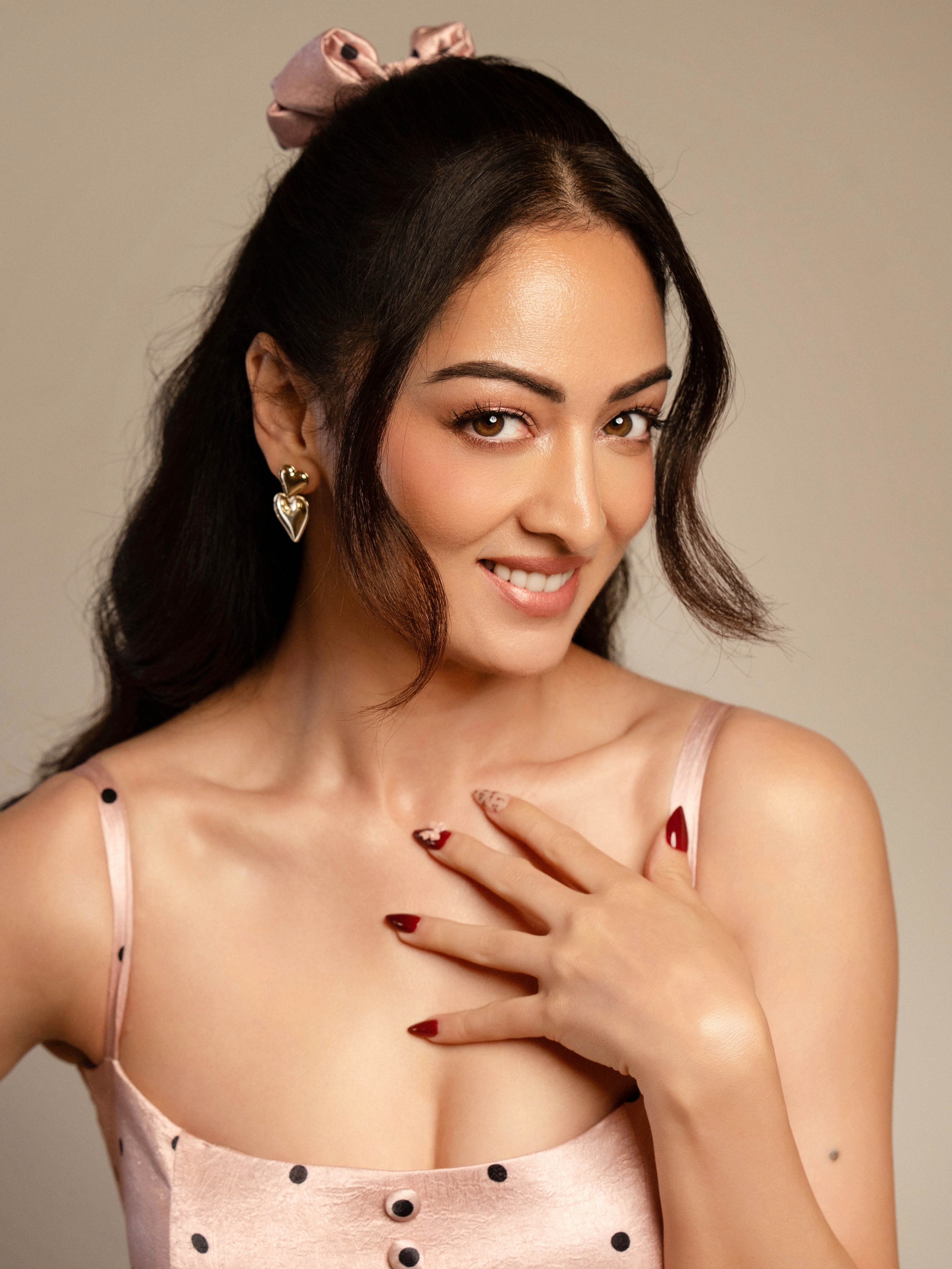 Sandeepa Dhar Flaunts Soft Glam And Sweet Ease!!