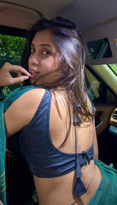 Pics: Shrabanti Brings Backless Saree Drama To Life
