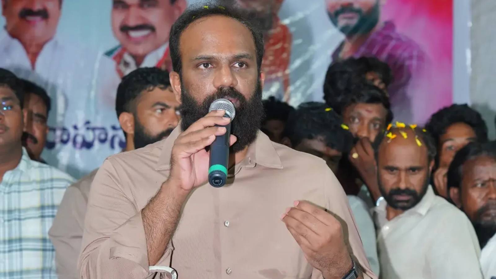 మంత్రి పదవి చేపట్టాల్సిన వంగవీటి మేయర్ పదవికి పోటీ!