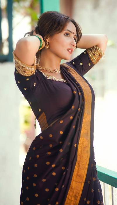 Pics: Varsha Rekhate Turns Classic Saree Glam Extra Bold