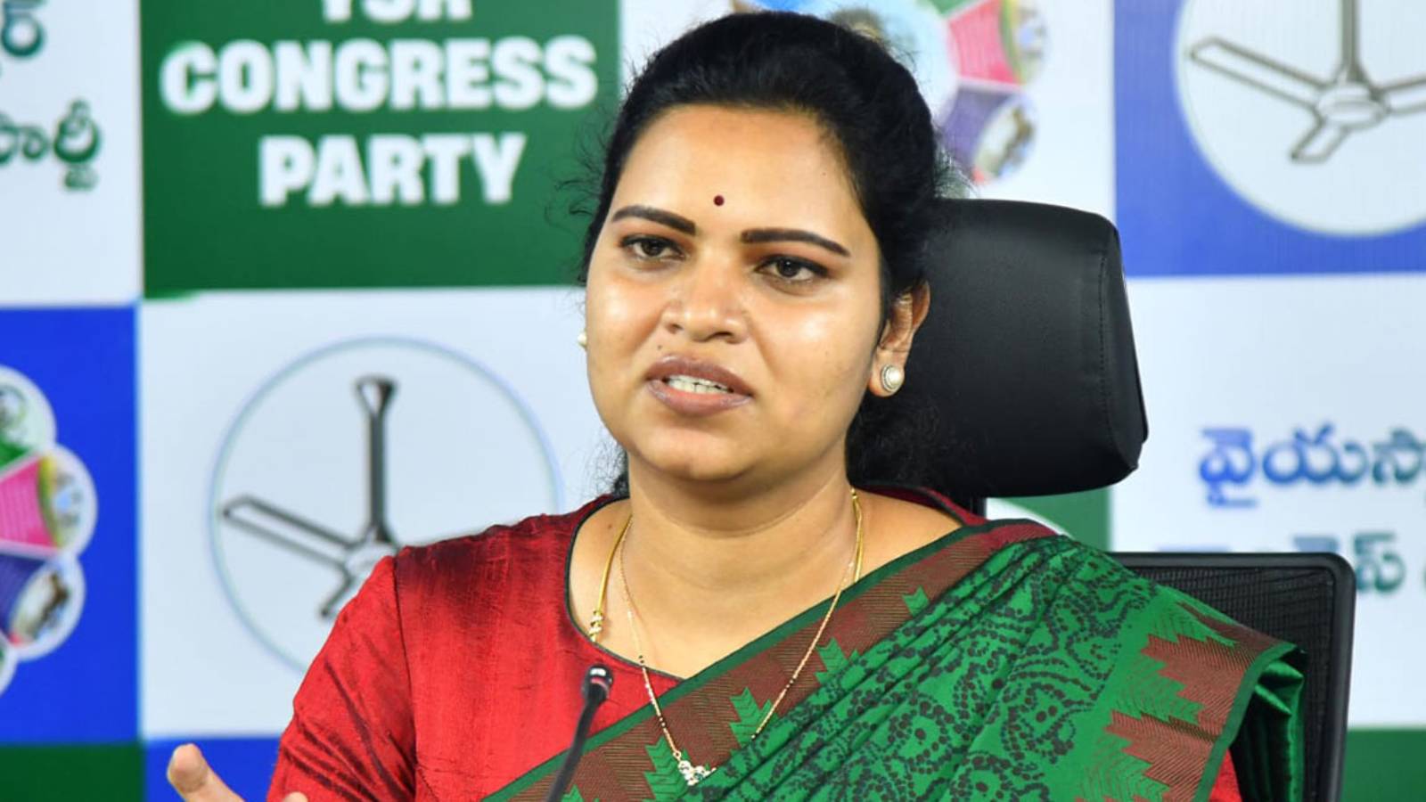 చిలకలూరిపేటలో వైసీపీకి ఎదురుదెబ్బ...పార్టీకా.? రజనీకా.?