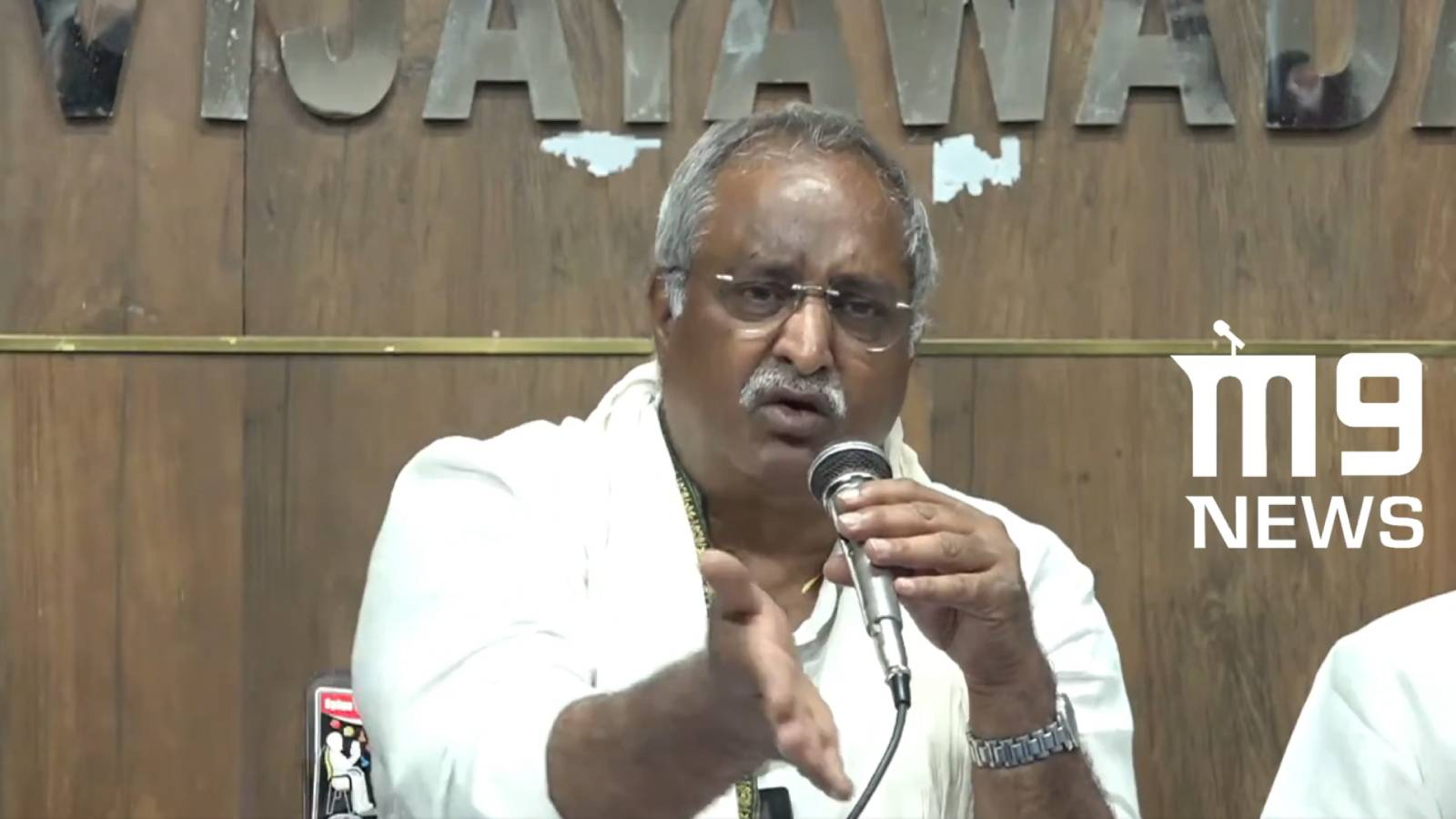 ఓటర్లు మూర్కులు.. కానీ విజ్ఞతతో ఆలోచించాలట.. ఎందబ్బా ఇది?